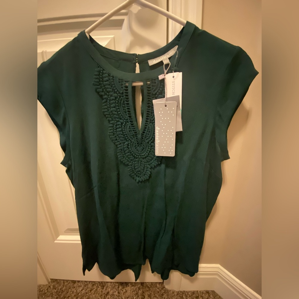 NWT Daniel Rainn Green Top Size Small